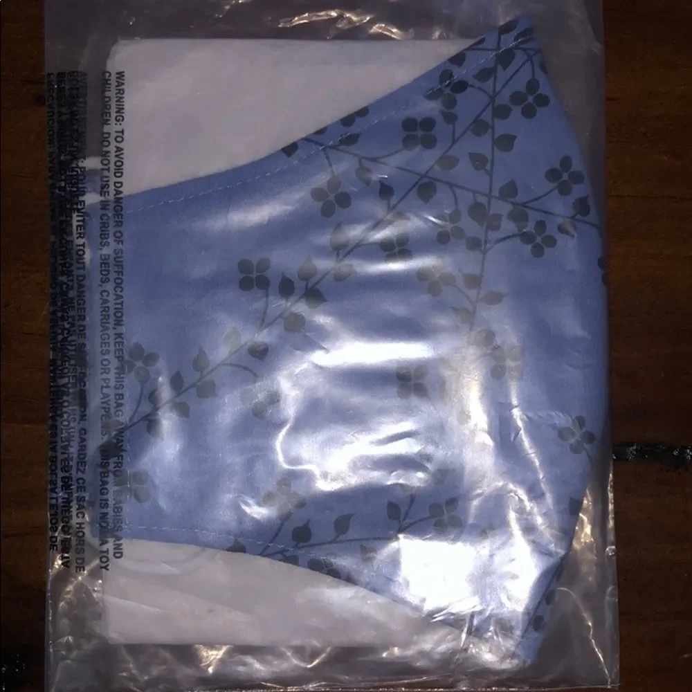 Bundle New Draper James Face Mask & Ipsy bag